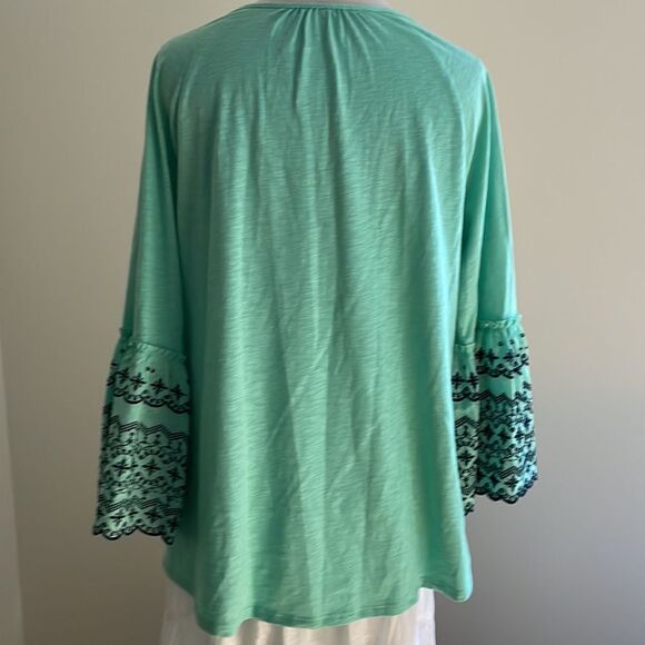 NWT bundle of 2 St. John’s Bay shirts with flair sleeves green and peach size L - Picture 5 of 12